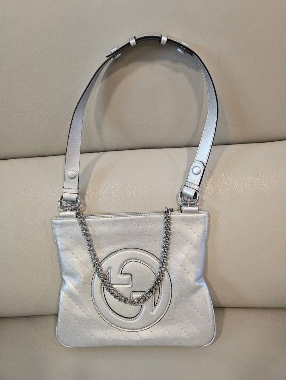 Brand new Gucci Silver Quilted Leather Shoulder Bag with Chain Detail